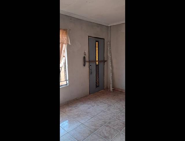 9 BEDROOM HOUSE FOR SALE IN EVATON